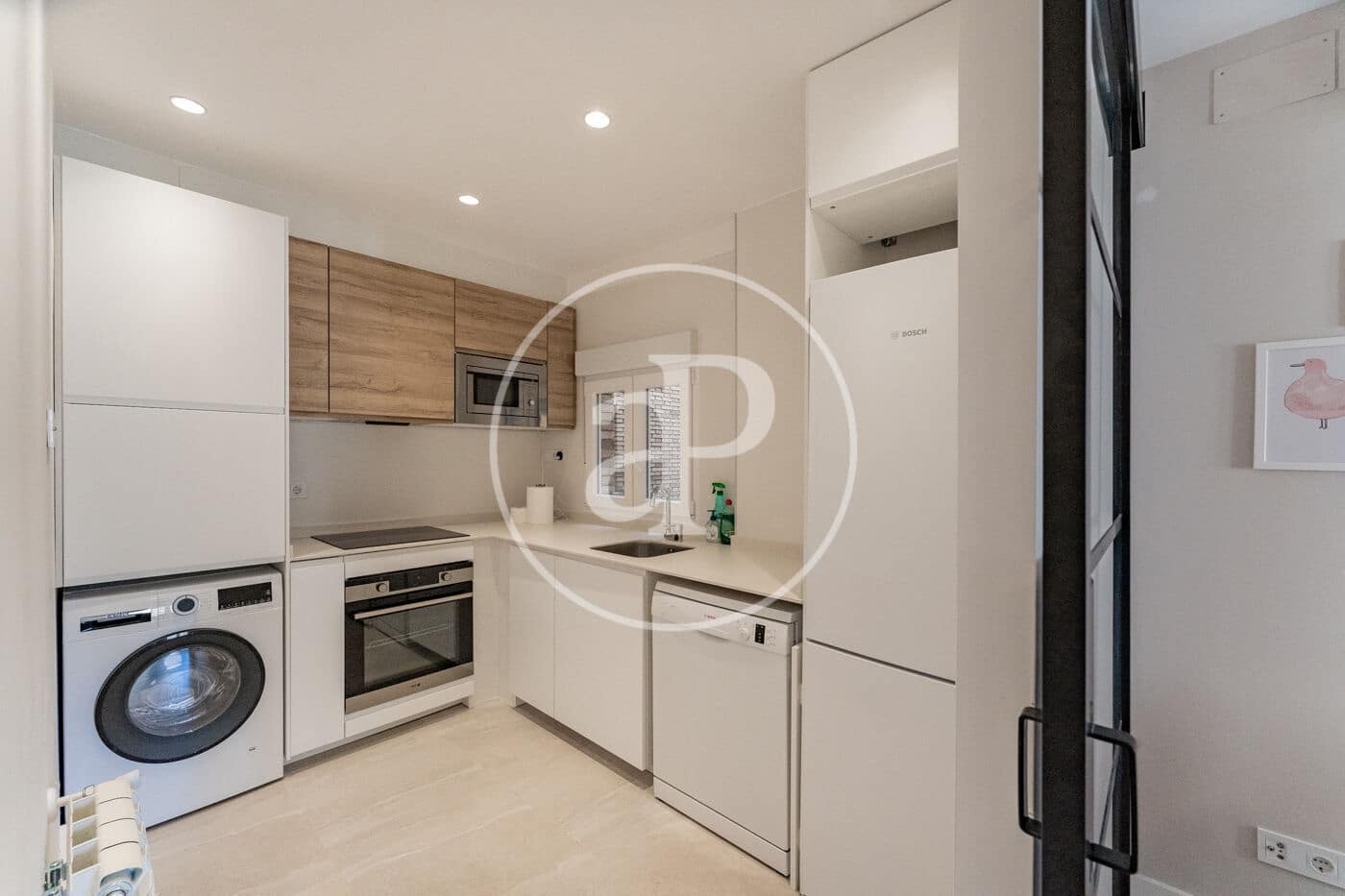 3 bedroom Apartment for rent in Madrid city - € 2,400 (Ref: 9018254)