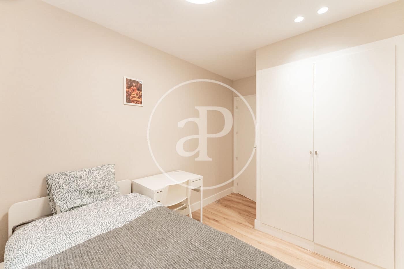3 bedroom Apartment for rent in Madrid city - € 2,400 (Ref: 9018254)