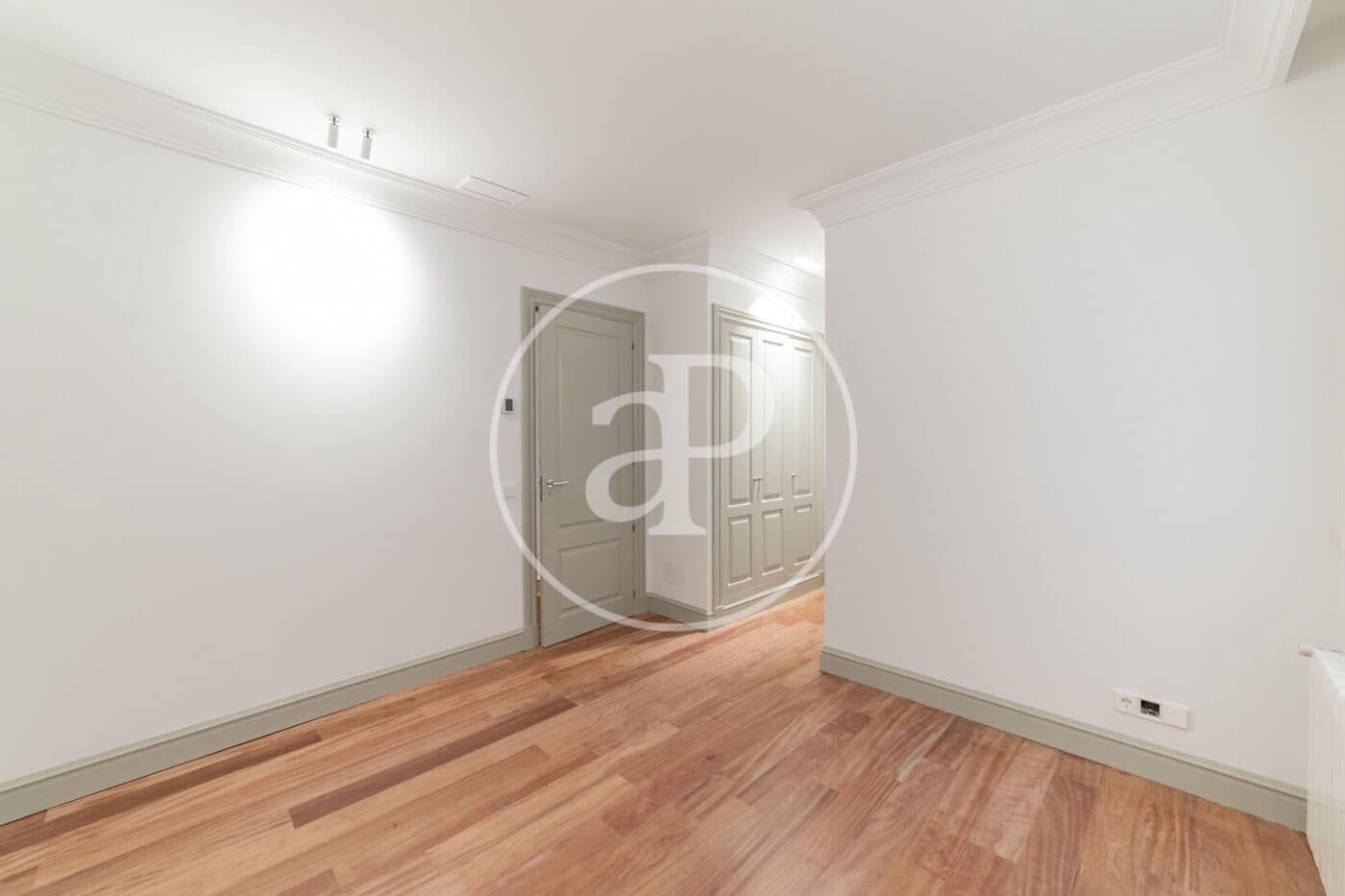 4 sovrum Lägenhet att hyra i Madrid stad - 7 300 € (Ref: 9023203)
