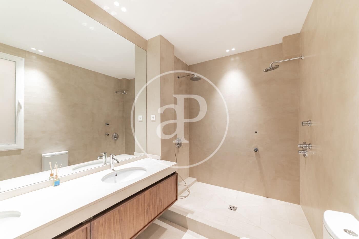 4 sovrum Lägenhet att hyra i Madrid stad - 7 300 € (Ref: 9023203)