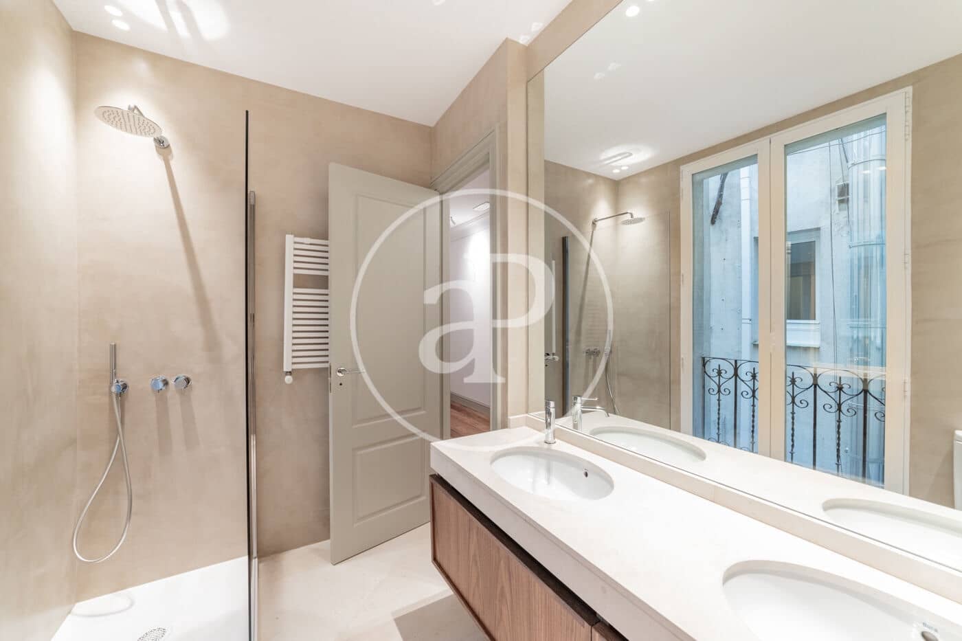 4 sovrum Lägenhet att hyra i Madrid stad - 7 300 € (Ref: 9023203)