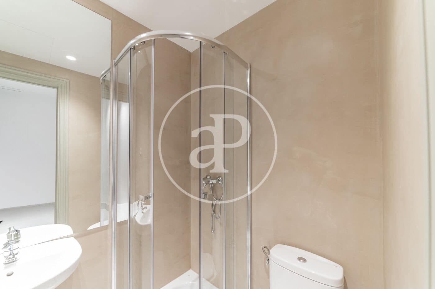 4 sovrum Lägenhet att hyra i Madrid stad - 7 300 € (Ref: 9023203)