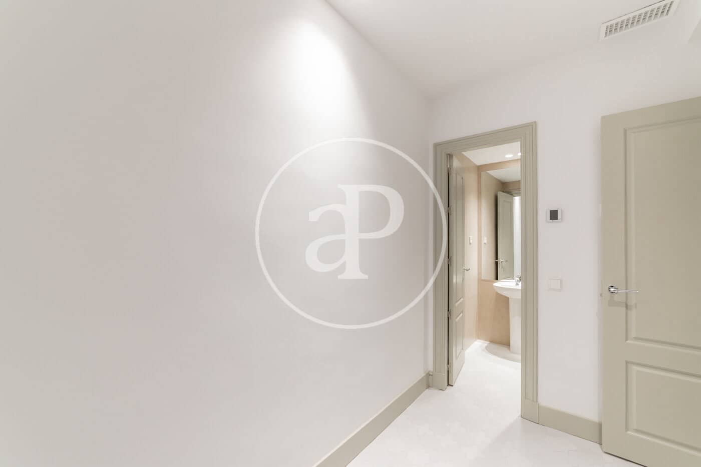 4 sovrum Lägenhet att hyra i Madrid stad - 7 300 € (Ref: 9023203)