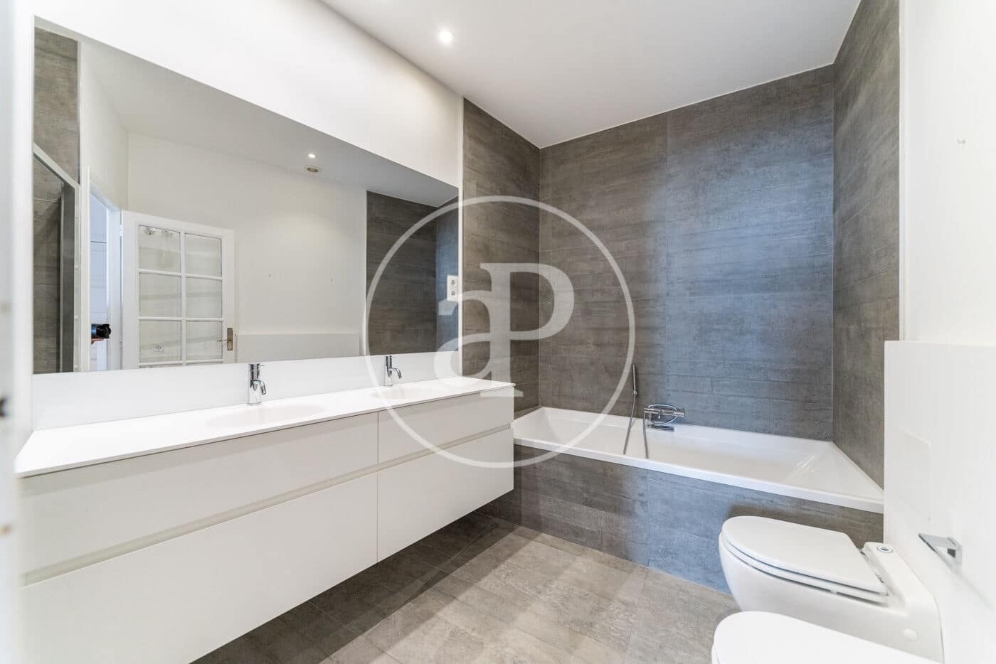 Appartement de 3 chambres à louer à Madrid ville - 4 500 € (Ref: 9023208)