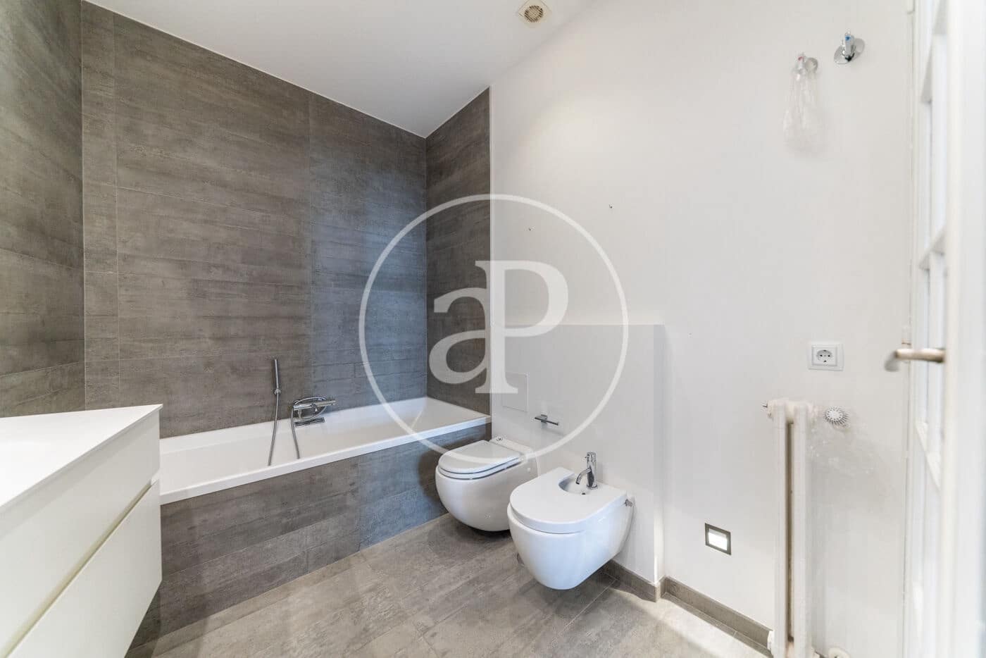 Appartement de 3 chambres à louer à Madrid ville - 4 500 € (Ref: 9023208)