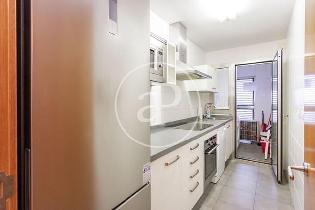 Appartement de 1 chambre à louer à Valdefuentes, Madrid ville avec piscine - 1 500 € (Ref: 9029915)