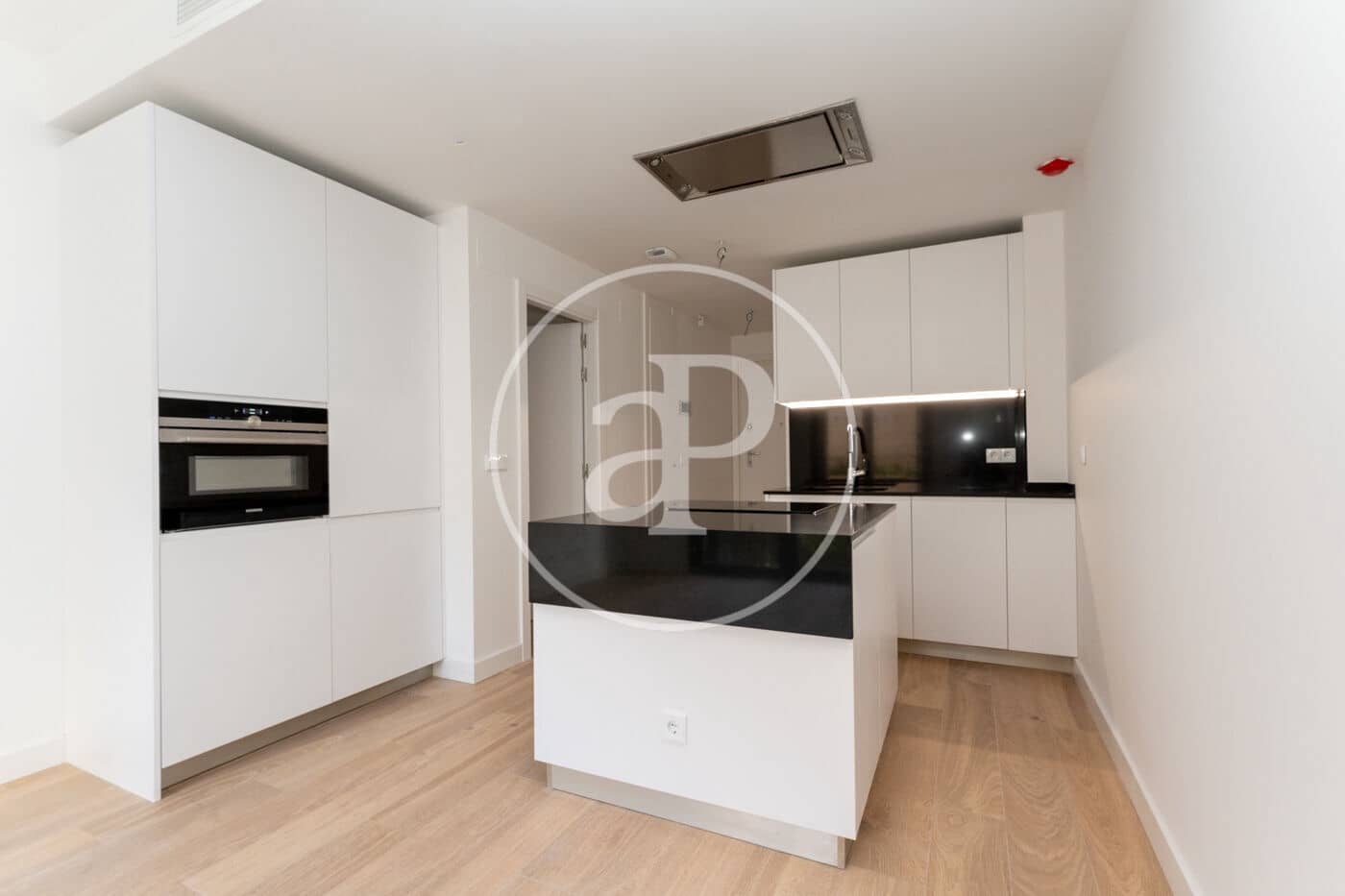 1 slaapkamer Appartement te huur in Madrid stad - € 1.800 (Ref: 9029923)