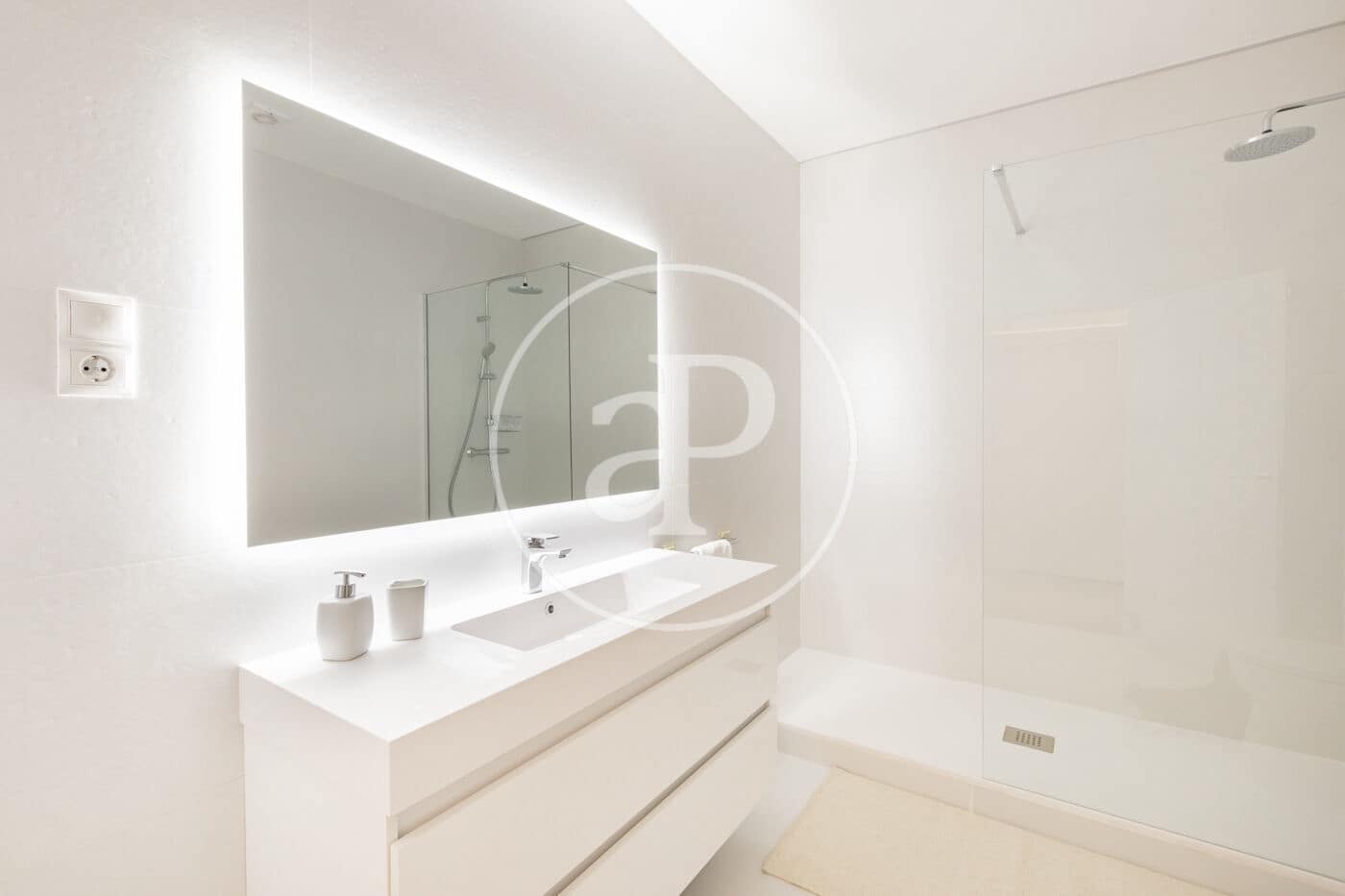 3 soveværelse Lejlighed til salg i Madrid by - € 1.299.900 (Ref: 9031481)