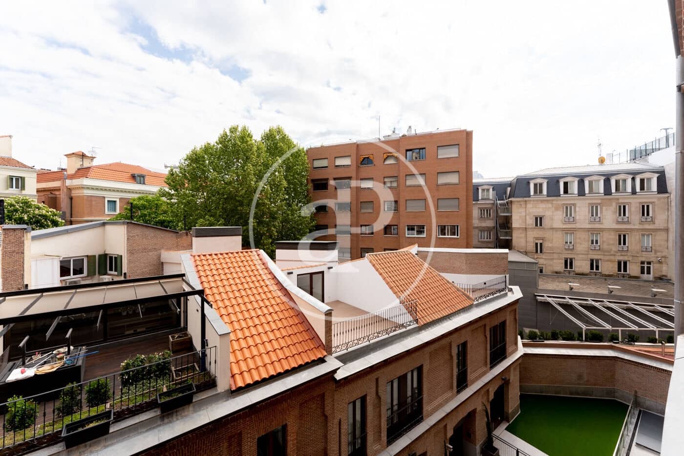 1 quarto Apartamento para arrendar em Madrid cidade com garagem - 3 200 € (Ref: 9031482)