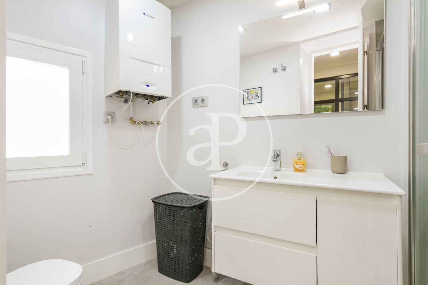2 slaapkamer Appartement te huur in Madrid stad - € 2.000 (Ref: 9036963)