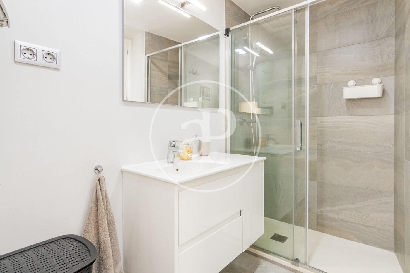 2 slaapkamer Appartement te huur in Madrid stad - € 2.000 (Ref: 9036963)