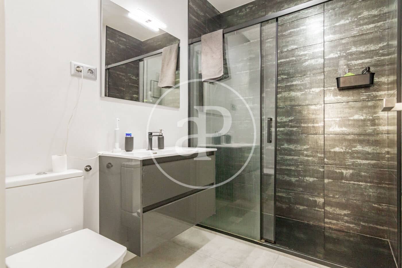2 slaapkamer Appartement te huur in Madrid stad - € 2.000 (Ref: 9036963)