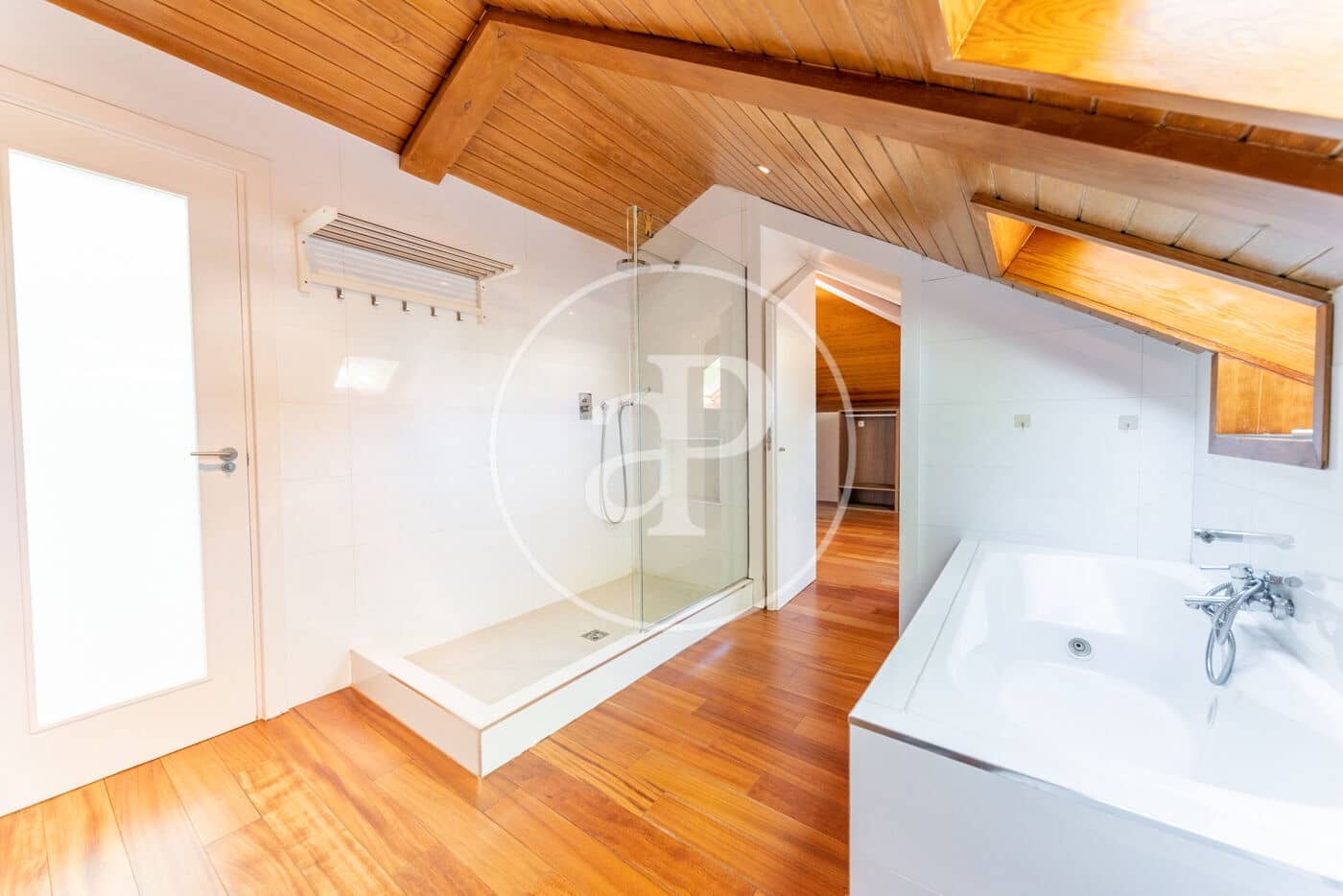 5 soveværelse Villa til leje i Madrid by - € 7.500 (Ref: 9036973)