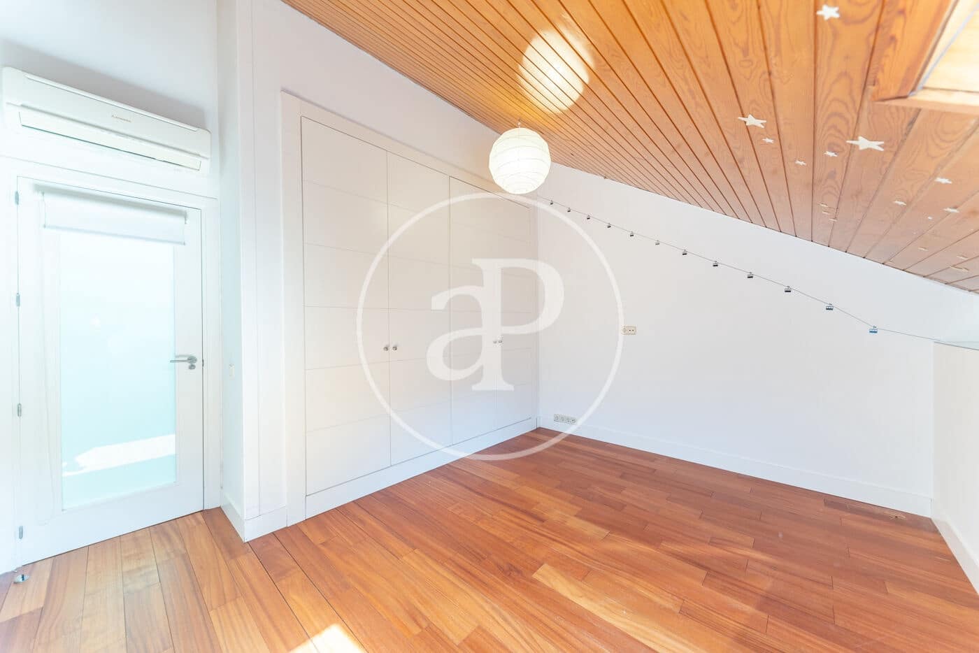 5 soveværelse Villa til leje i Madrid by - € 7.500 (Ref: 9036973)