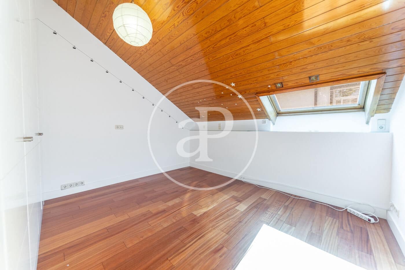 5 soveværelse Villa til leje i Madrid by - € 7.500 (Ref: 9036973)