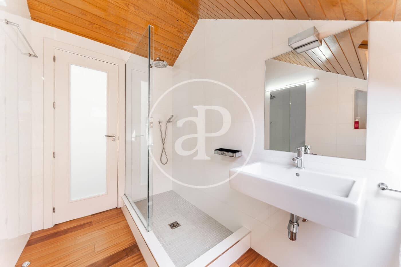 5 soveværelse Villa til leje i Madrid by - € 7.500 (Ref: 9036973)