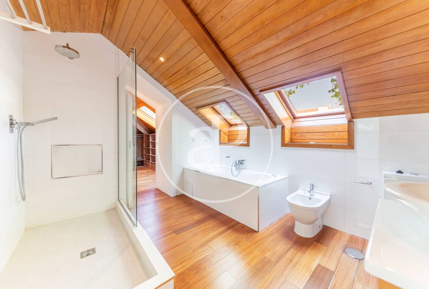 5 soveværelse Villa til leje i Madrid by - € 7.500 (Ref: 9036973)