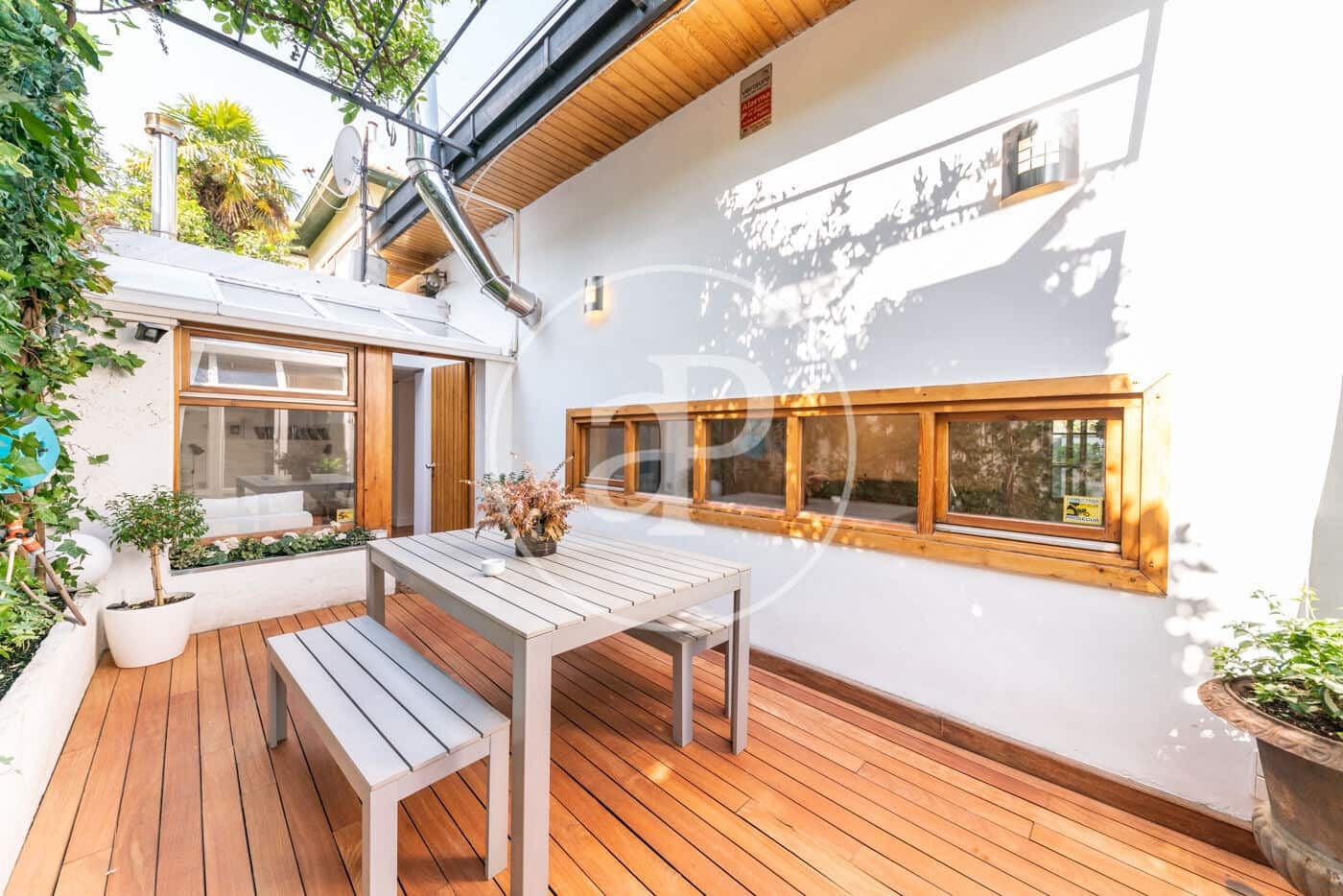 5 soveværelse Villa til leje i Madrid by - € 7.500 (Ref: 9036973)