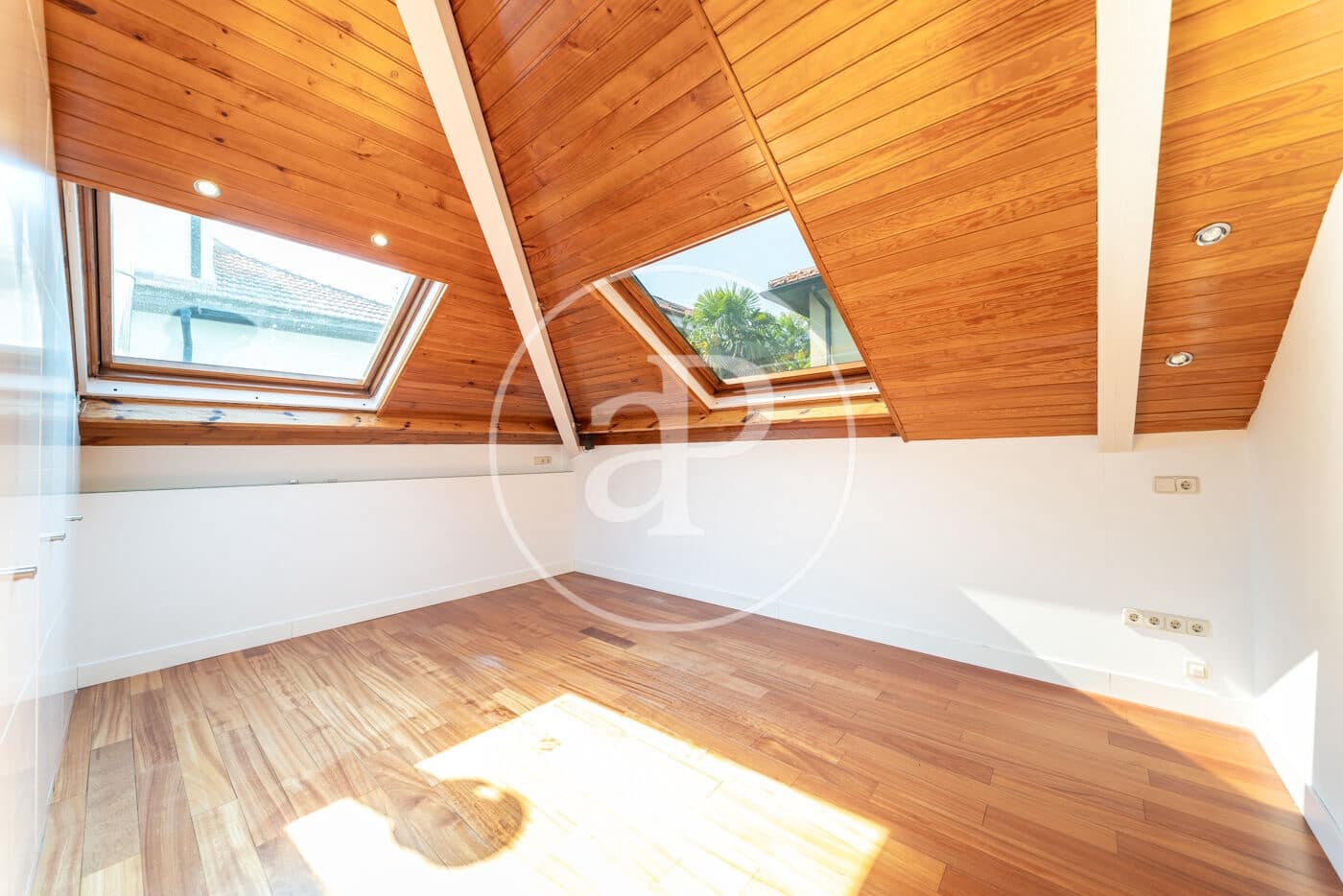 5 soveværelse Villa til leje i Madrid by - € 7.500 (Ref: 9036973)