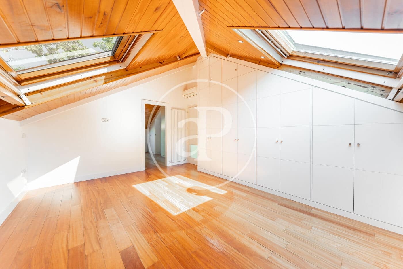 5 soveværelse Villa til leje i Madrid by - € 7.500 (Ref: 9036973)