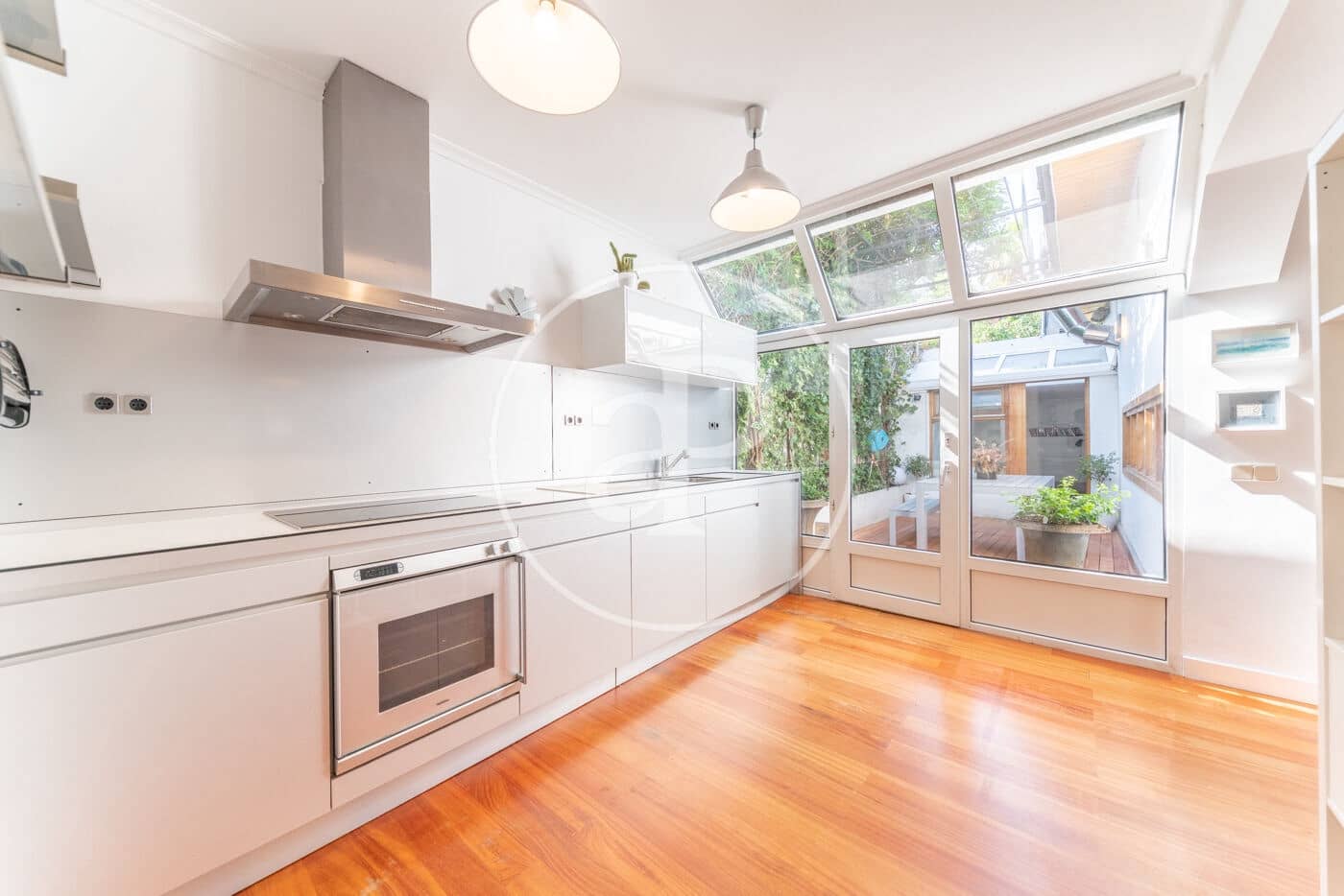 5 soveværelse Villa til leje i Madrid by - € 7.500 (Ref: 9036973)