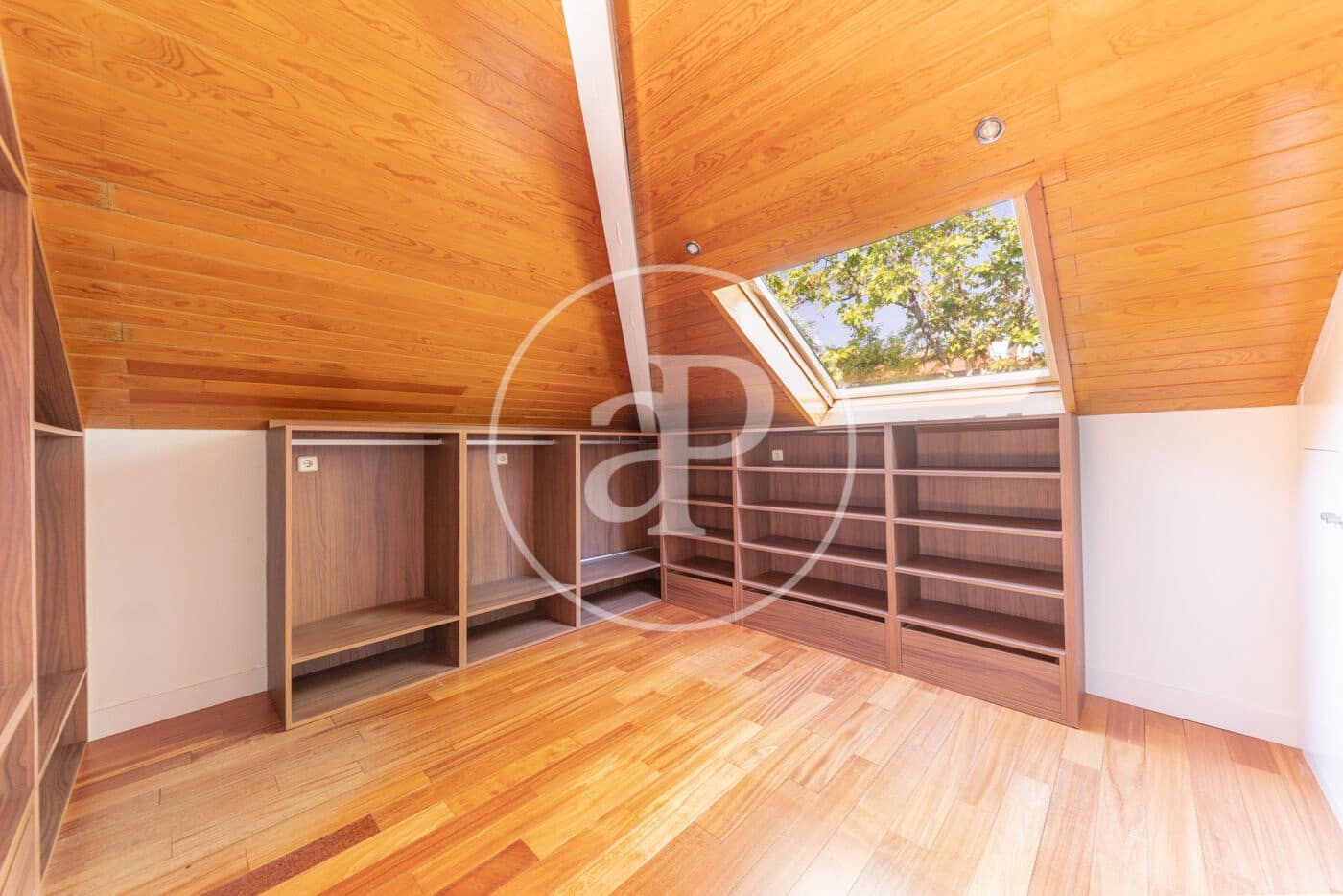 5 soveværelse Villa til leje i Madrid by - € 7.500 (Ref: 9036973)