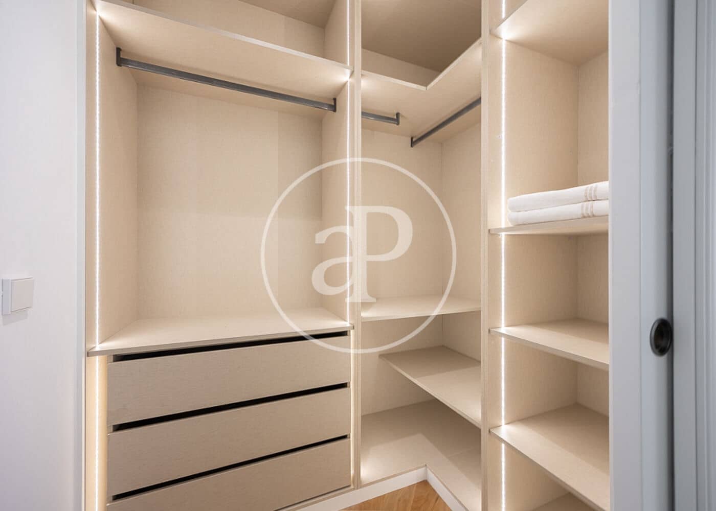 4 bedroom Apartment for sale in Madrid city - € 3,900,000 (Ref: 9042550)