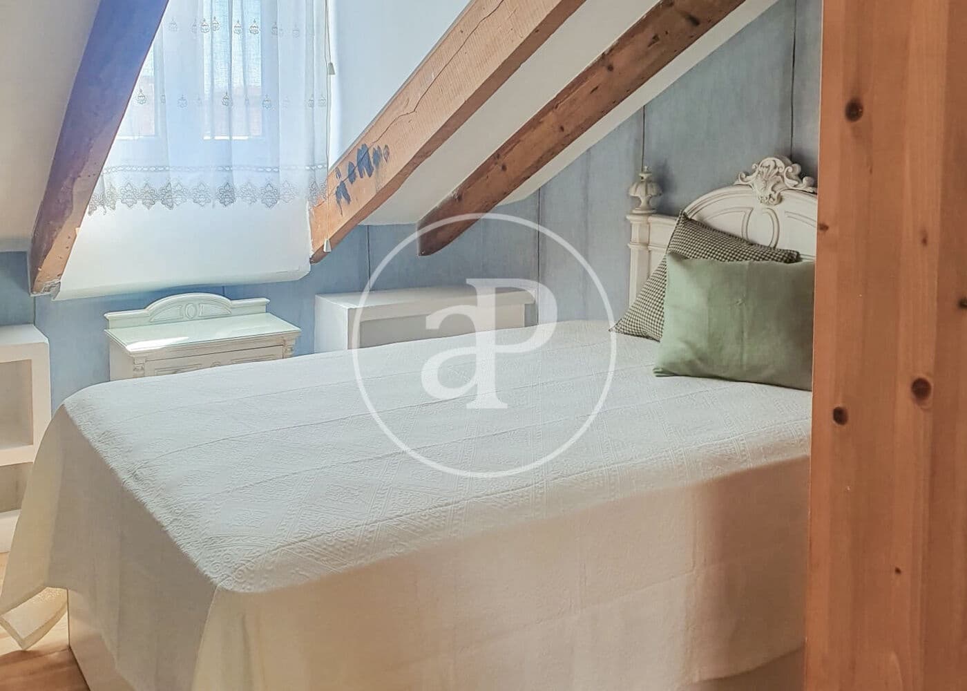 2 slaapkamer Appartement te huur in Madrid stad - € 2.400 (Ref: 9042551)
