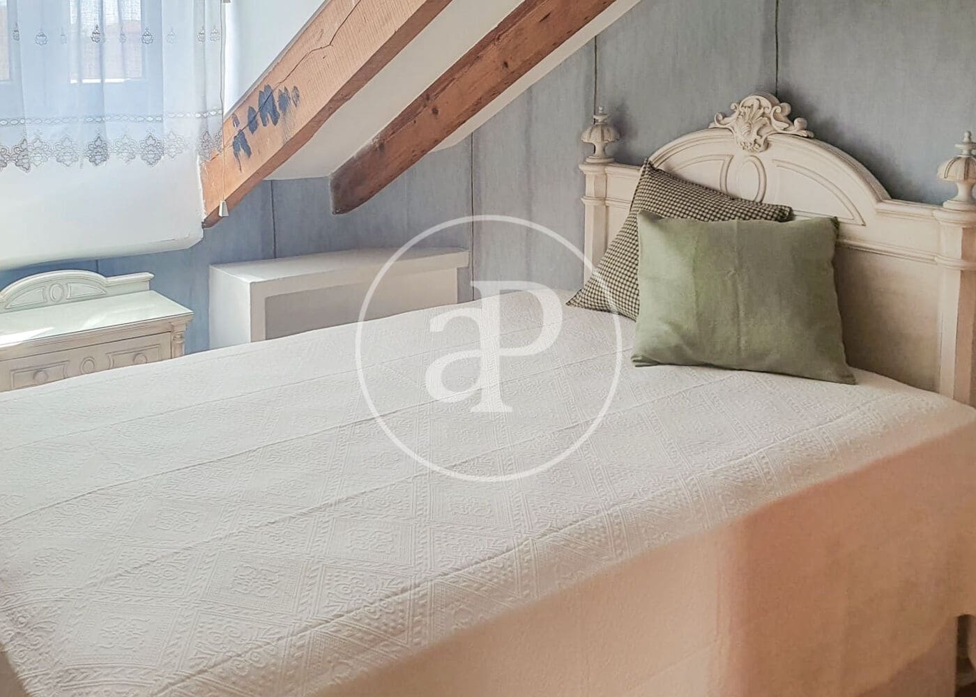 2 slaapkamer Appartement te huur in Madrid stad - € 2.400 (Ref: 9042551)