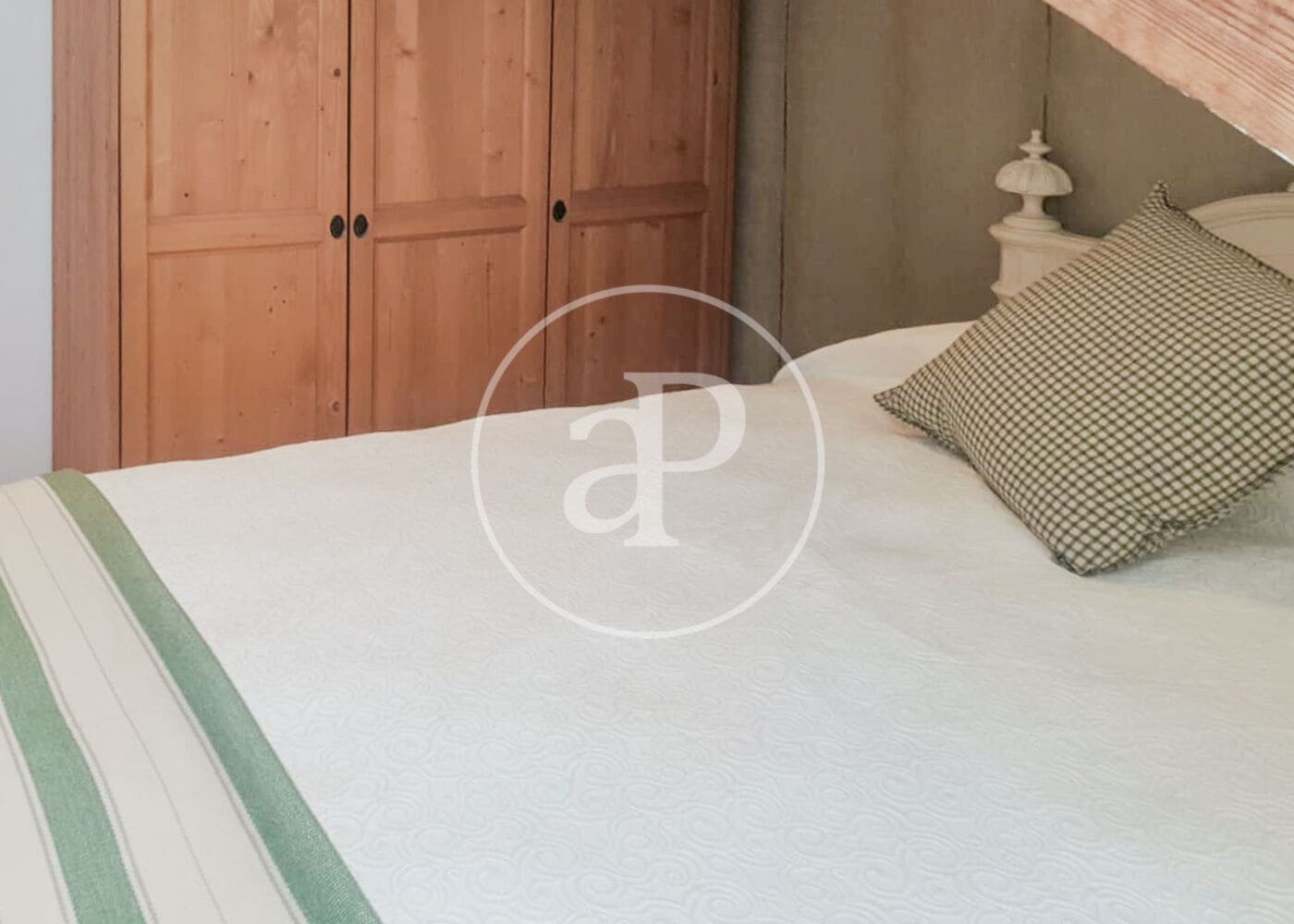 2 slaapkamer Appartement te huur in Madrid stad - € 2.400 (Ref: 9042551)