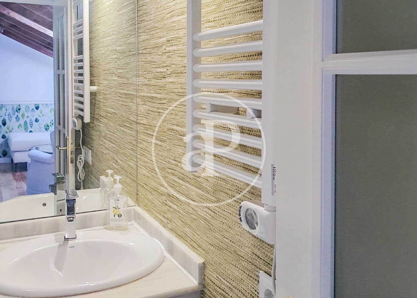 2 slaapkamer Appartement te huur in Madrid stad - € 2.400 (Ref: 9042551)