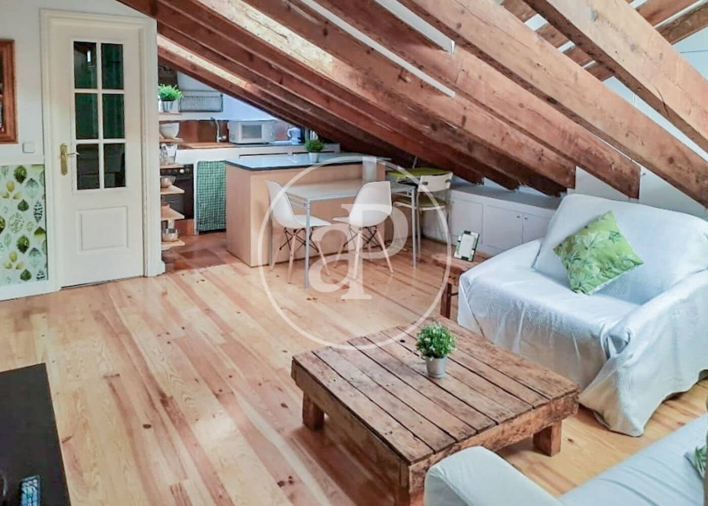 2 slaapkamer Appartement te huur in Madrid stad - € 2.400 (Ref: 9042551)