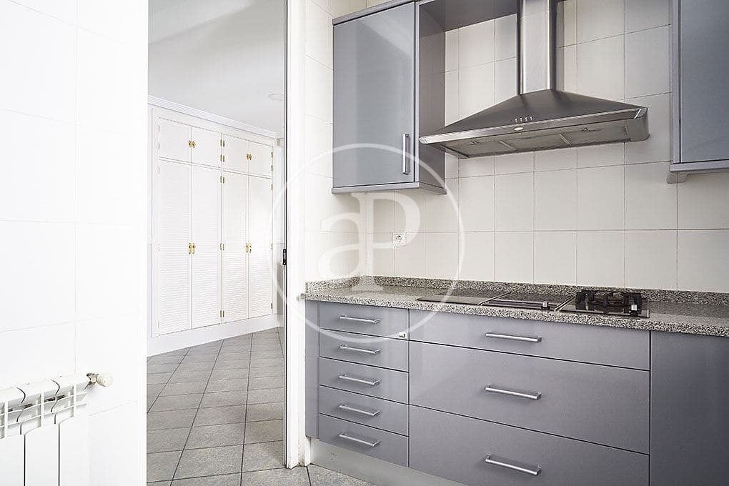 5 bedroom Apartment for rent in Madrid city - € 6,500 (Ref: 9042554)