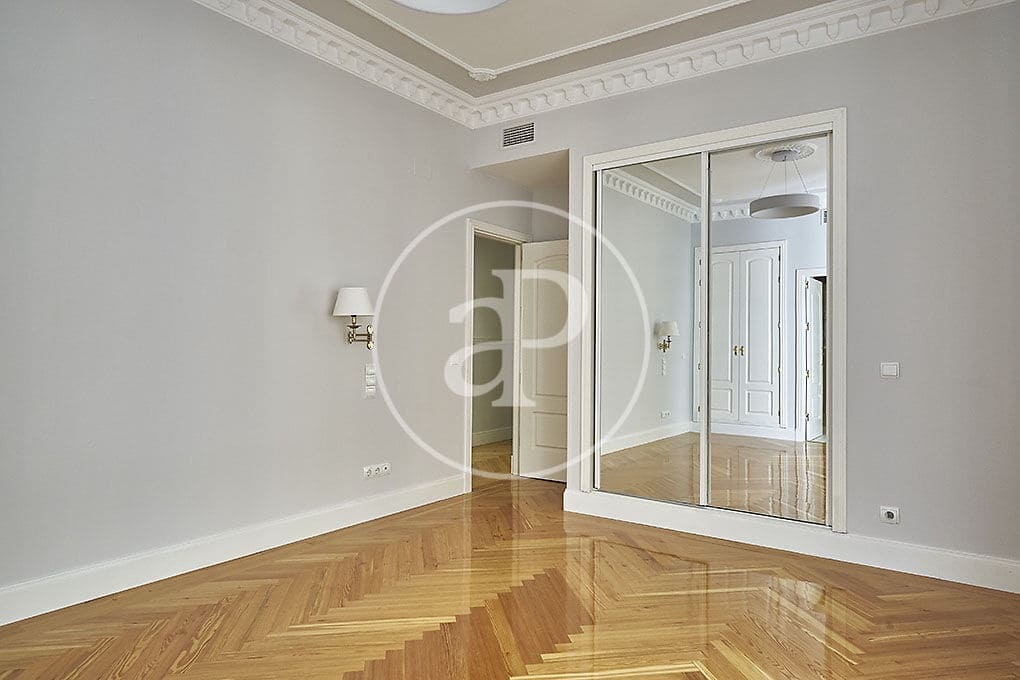 5 bedroom Apartment for rent in Madrid city - € 6,500 (Ref: 9042554)