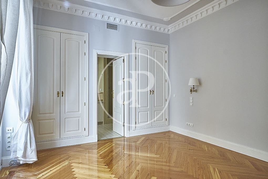 5 bedroom Apartment for rent in Madrid city - € 6,500 (Ref: 9042554)