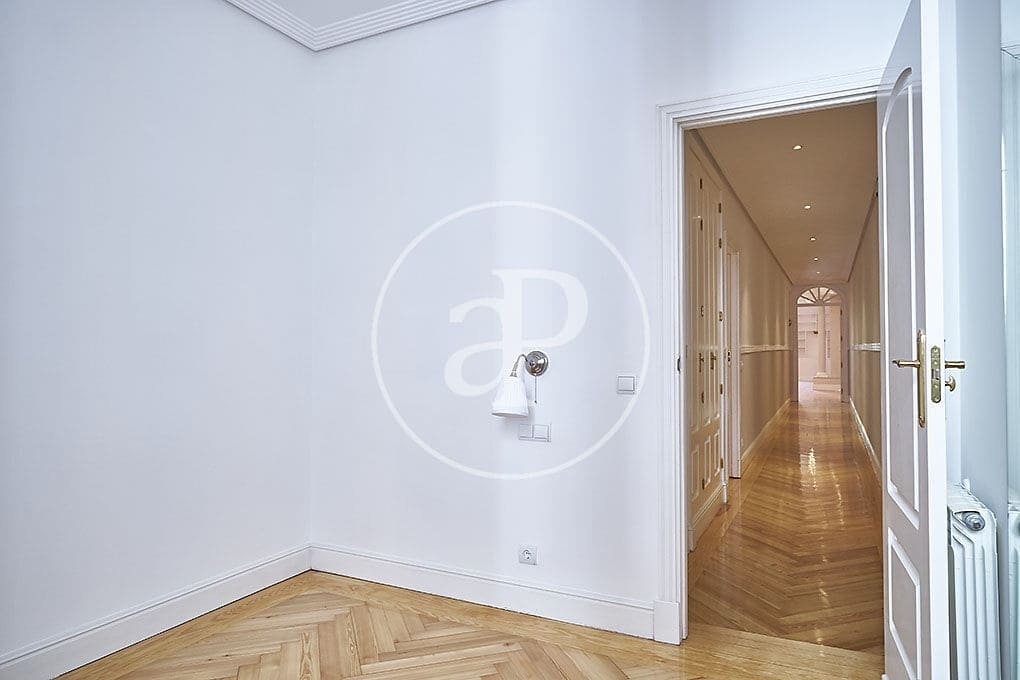 5 bedroom Apartment for rent in Madrid city - € 6,500 (Ref: 9042554)