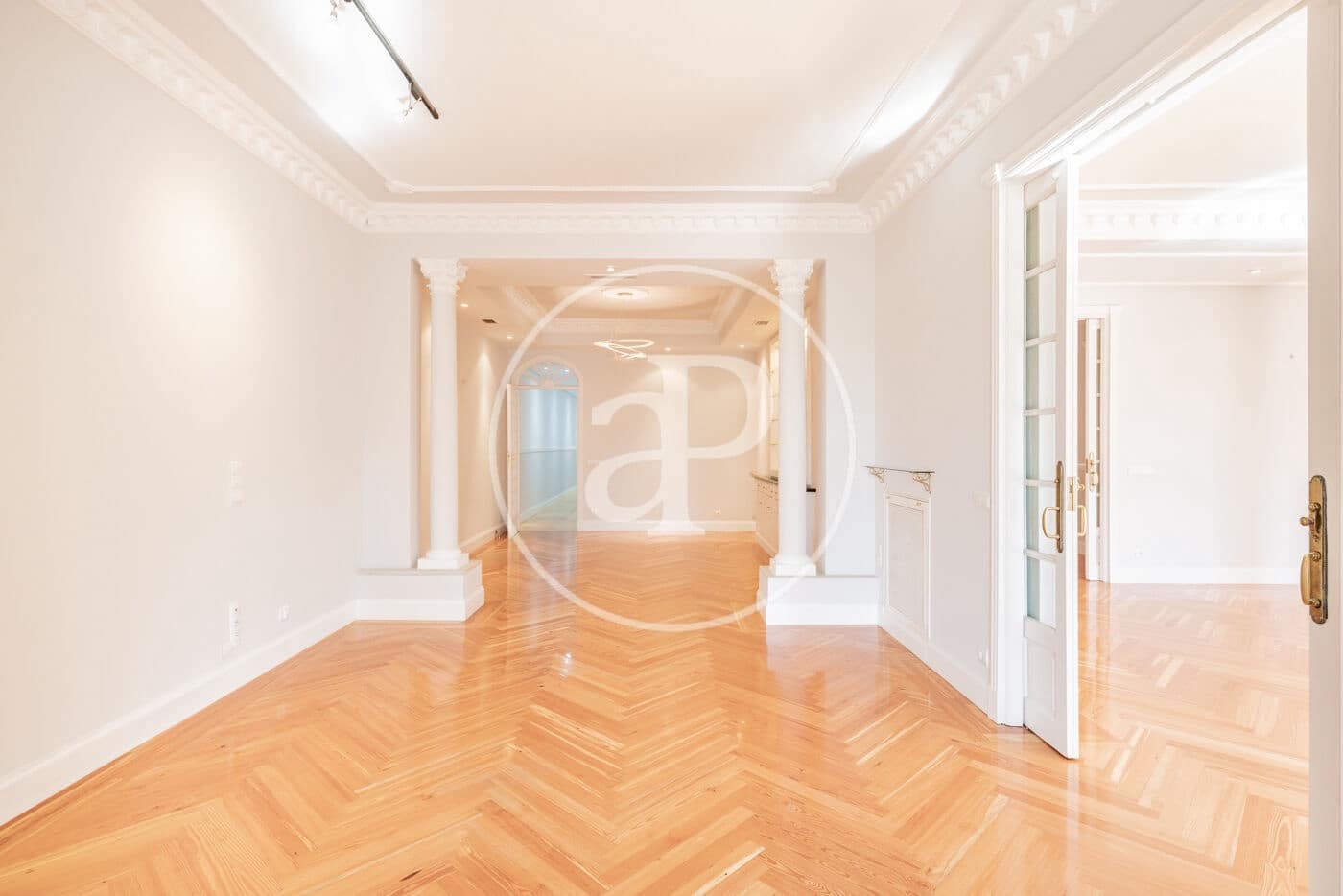 5 bedroom Apartment for rent in Madrid city - € 6,500 (Ref: 9042554)