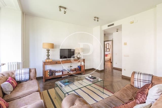 2 sovrum Lägenhet att hyra i Jerónimos, Madrid stad - 3 900 € (Ref: 9042555)