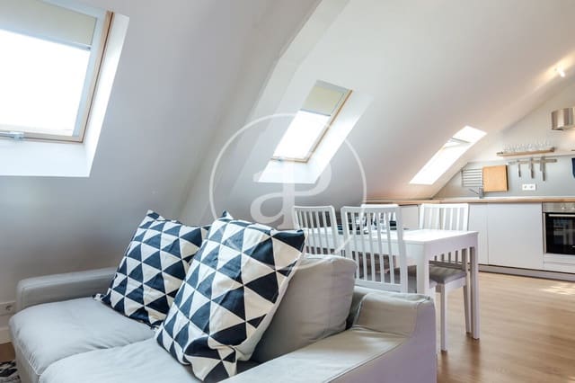 2 soveværelse Lejlighed til leje i Almagro, Madrid by - € 2.300 (Ref: 9057876)