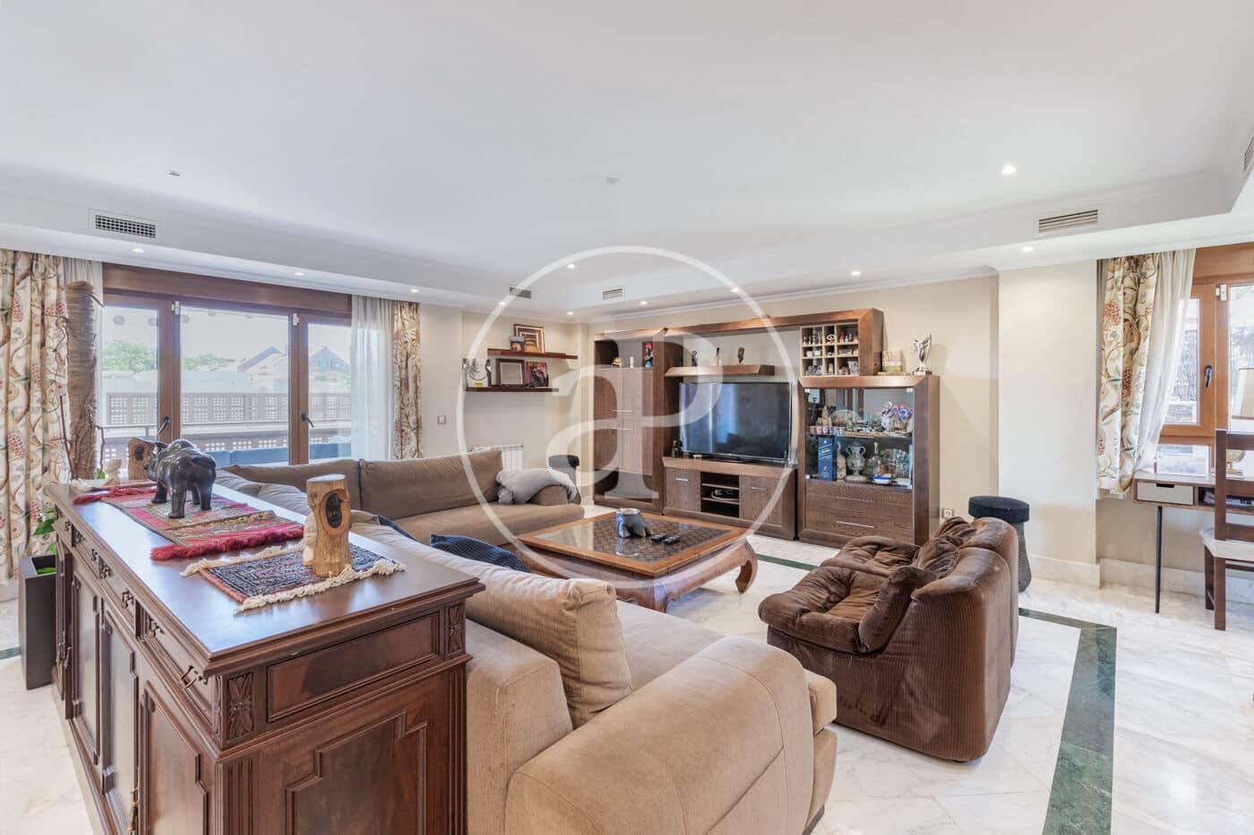 6 bedroom Villa for sale in Pozuelo de Alarcon with pool - € 1,700,000 (Ref: 9057881)