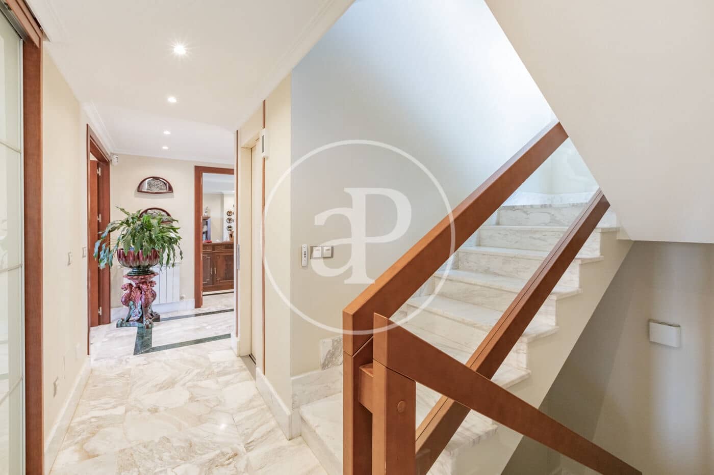 6 bedroom Villa for sale in Pozuelo de Alarcon with pool - € 1,700,000 (Ref: 9057881)