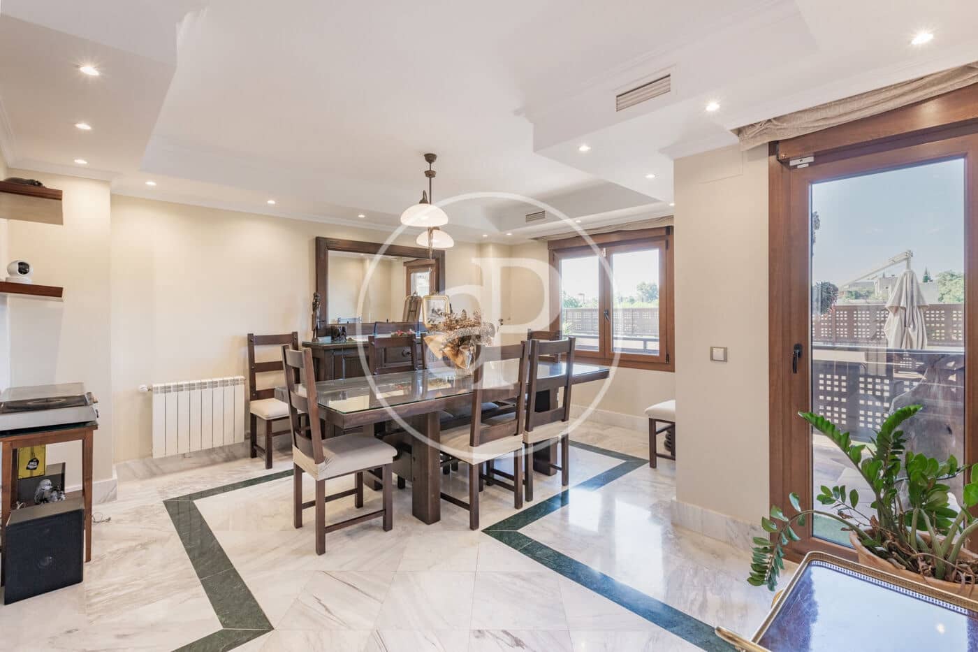 6 bedroom Villa for sale in Pozuelo de Alarcon with pool - € 1,700,000 (Ref: 9057881)