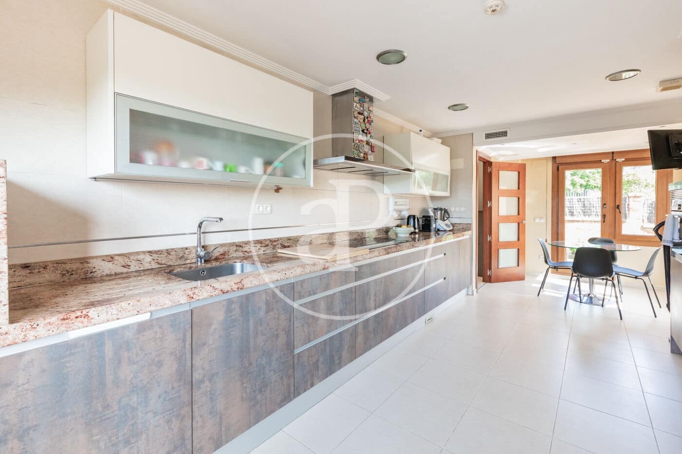 6 bedroom Villa for sale in Pozuelo de Alarcon with pool - € 1,700,000 (Ref: 9057881)