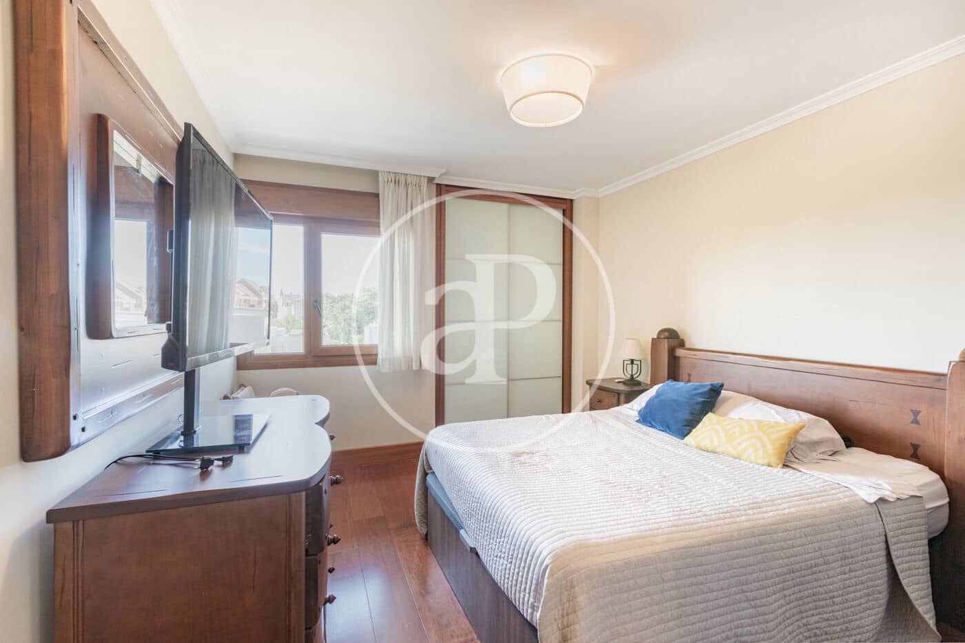 6 bedroom Villa for sale in Pozuelo de Alarcon with pool - € 1,700,000 (Ref: 9057881)