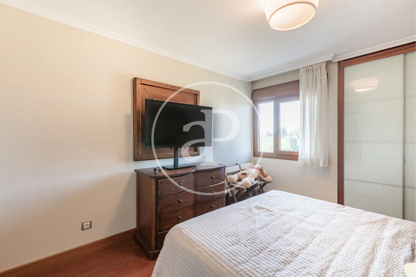 6 bedroom Villa for sale in Pozuelo de Alarcon with pool - € 1,700,000 (Ref: 9057881)