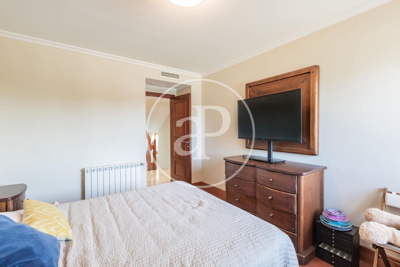 6 bedroom Villa for sale in Pozuelo de Alarcon with pool - € 1,700,000 (Ref: 9057881)