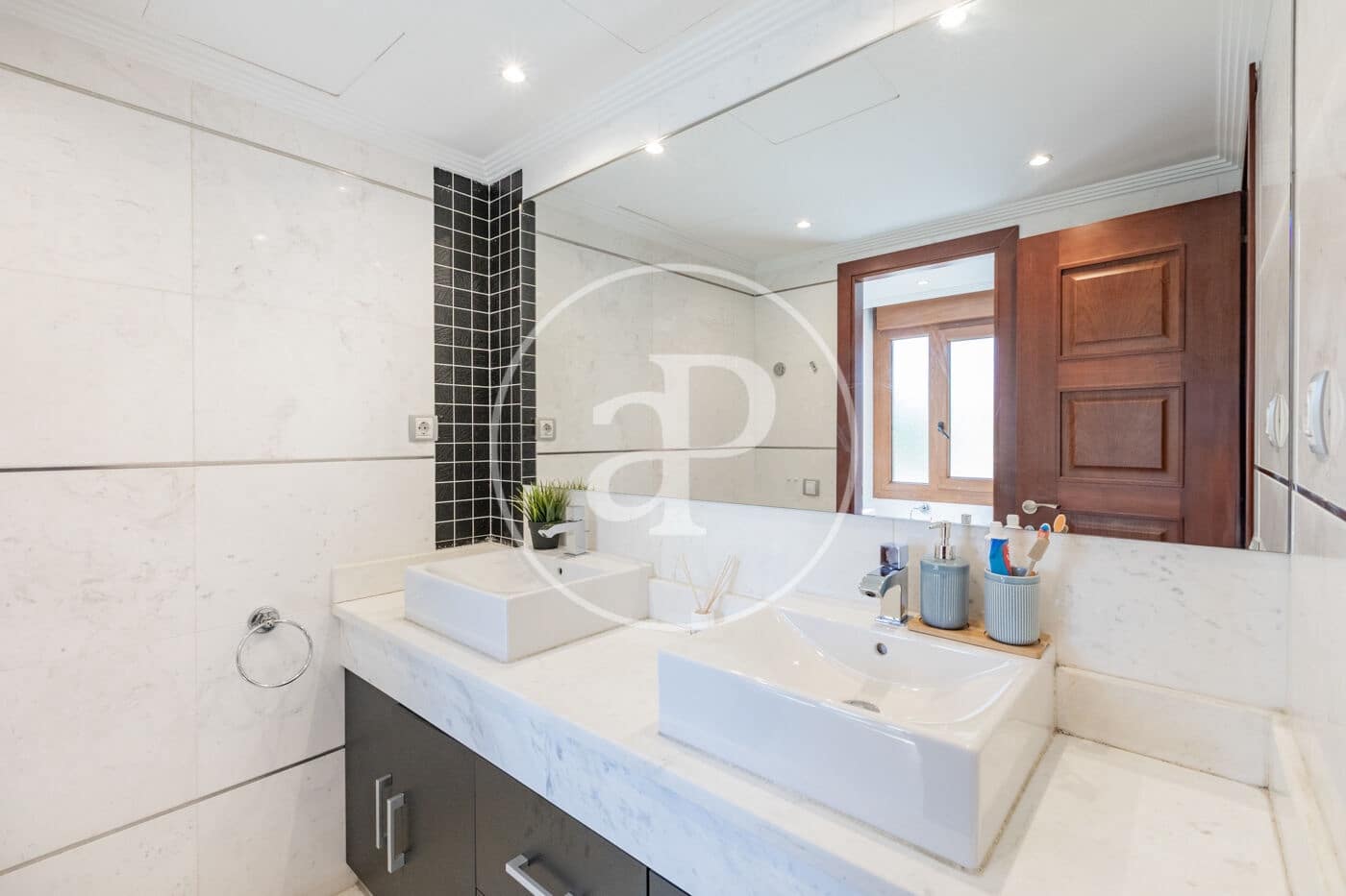 6 bedroom Villa for sale in Pozuelo de Alarcon with pool - € 1,700,000 (Ref: 9057881)