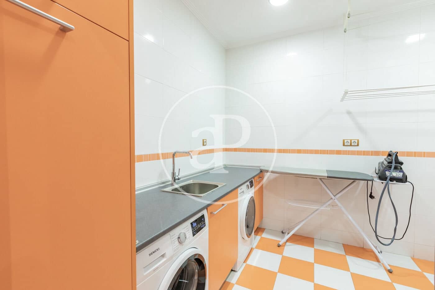 6 bedroom Villa for sale in Pozuelo de Alarcon with pool - € 1,700,000 (Ref: 9057881)