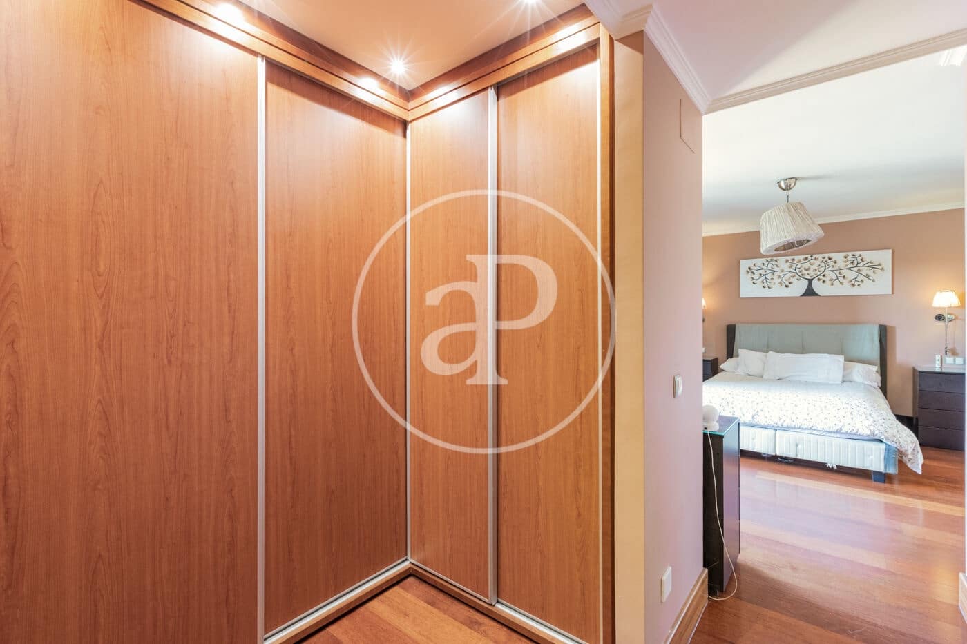 6 bedroom Villa for sale in Pozuelo de Alarcon with pool - € 1,700,000 (Ref: 9057881)