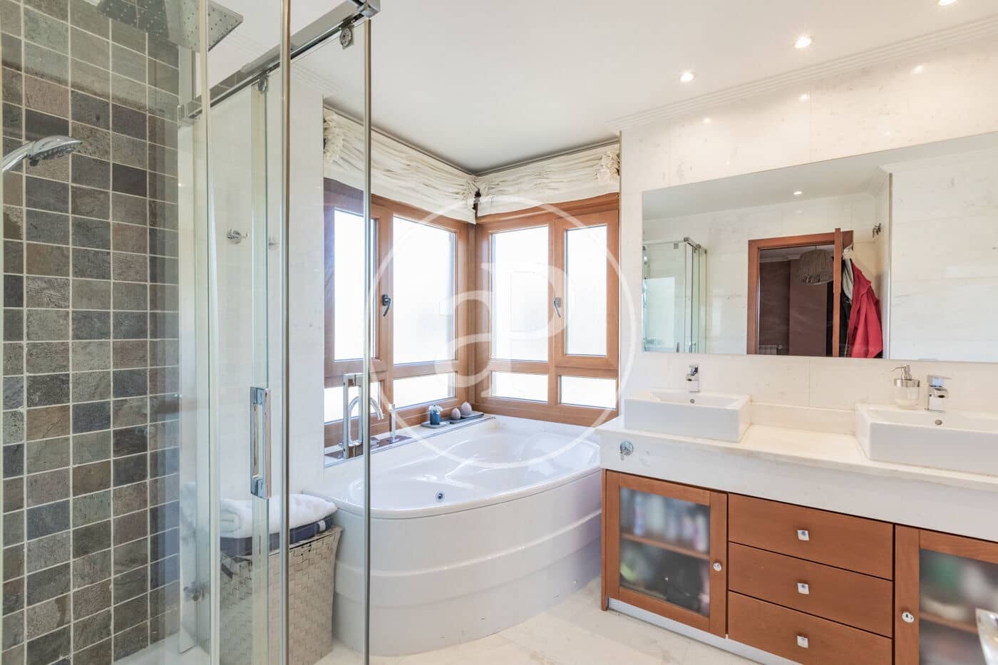 6 bedroom Villa for sale in Pozuelo de Alarcon with pool - € 1,700,000 (Ref: 9057881)